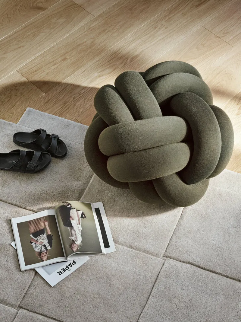 Pouf XL en acrylique et laine vert forêt Knot - Design House Stockholm