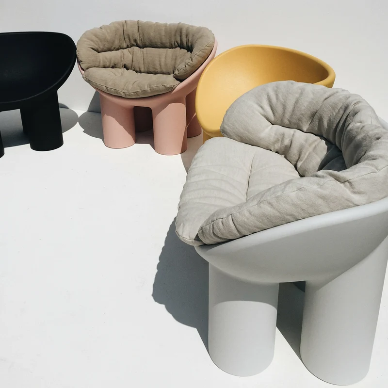 Fauteuil en polyéthylène gris béton Roly Poly - Driade