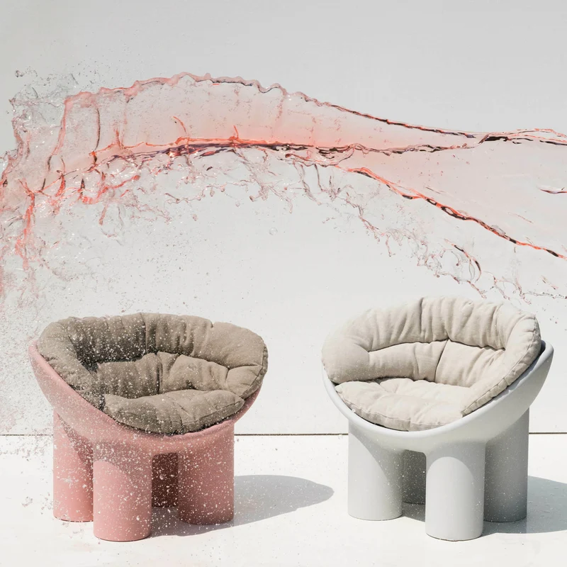 Fauteuil en polyéthylène gris béton Roly Poly - Driade
