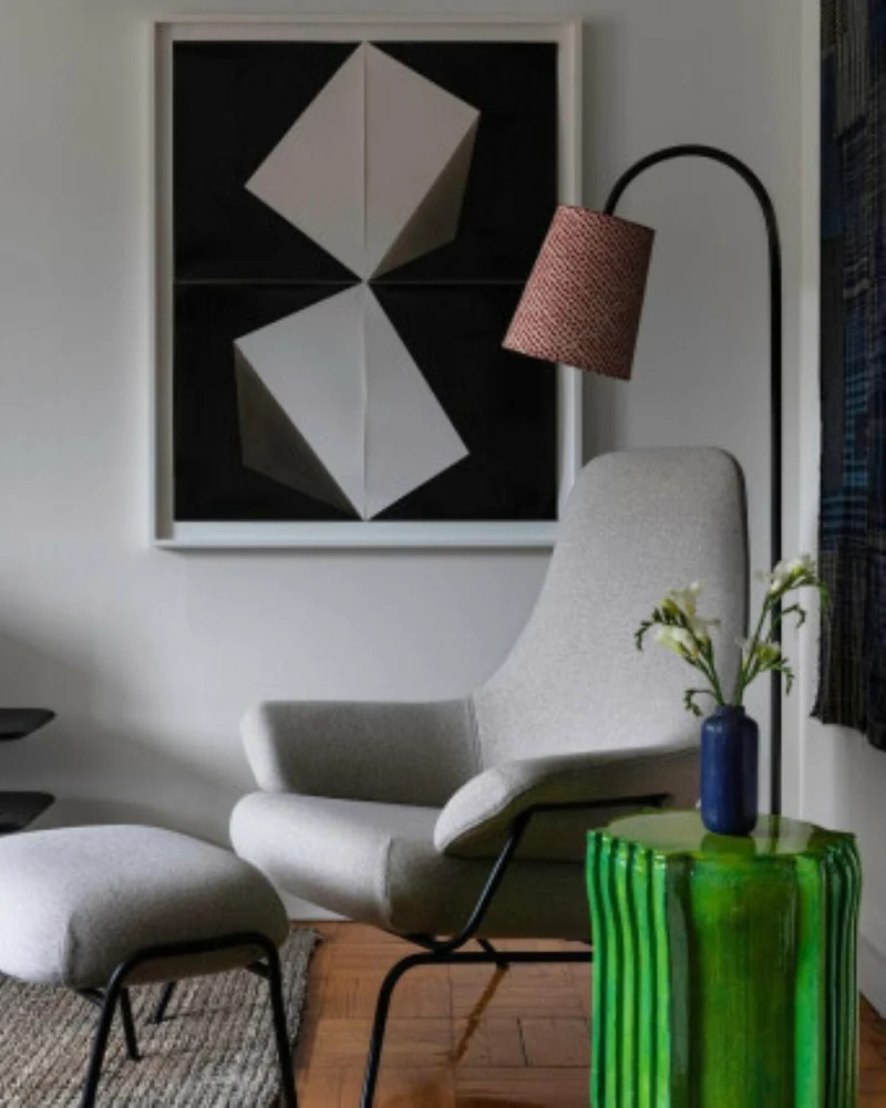 Fauteuil en laine noir avec pouf Hai - Hem