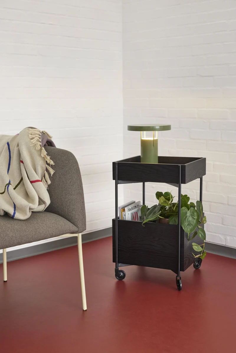 Fauteuil en polyester marron et acier jaune Eyrie - Hübsch