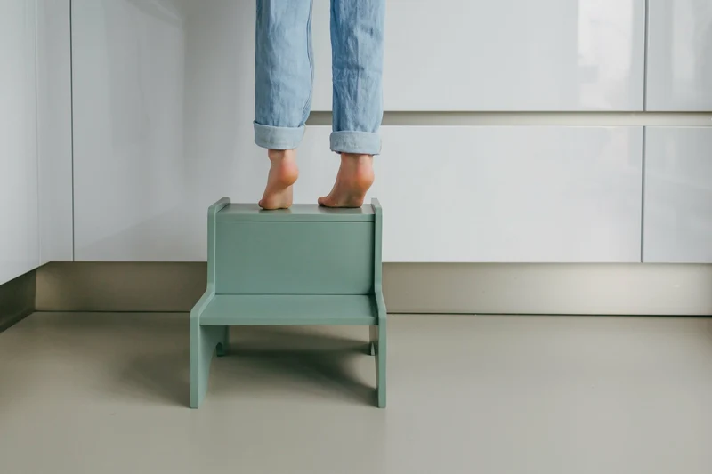Tabouret en bois pour enfant olive Step Up - Nofred