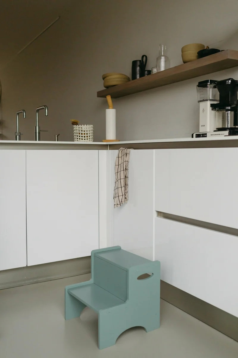 Tabouret en bois pour enfant olive Step Up - Nofred