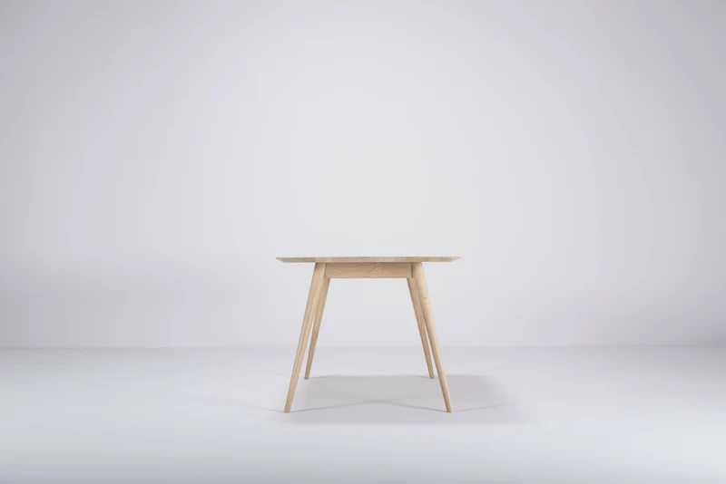 Table en chêne massif huilé 90 x 140 cm Stafa - Gazzda