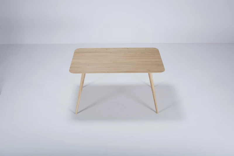 Table en chêne massif huilé 90 x 140 cm Stafa - Gazzda