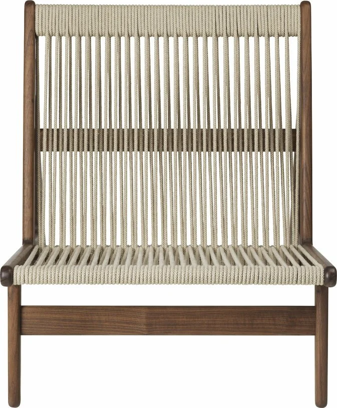 Fauteuil en noyer massif MR01 - Gubi