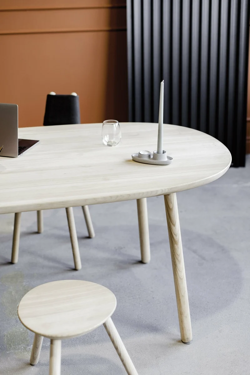 Table de salle à manger en frêne naturel Naïve - Emko