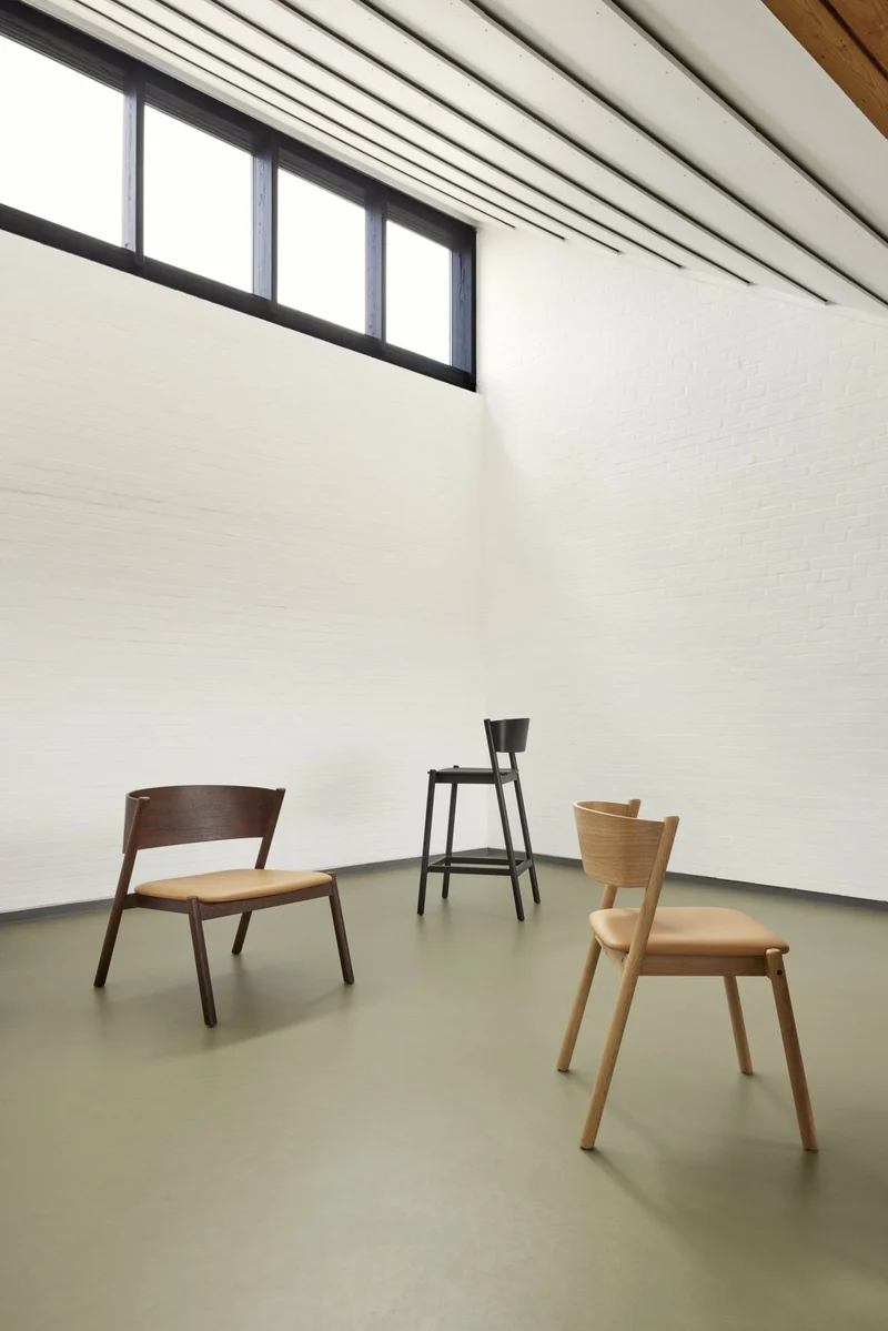 Chaise de bar en chêne noir 75 cm Oblique- Hübsch