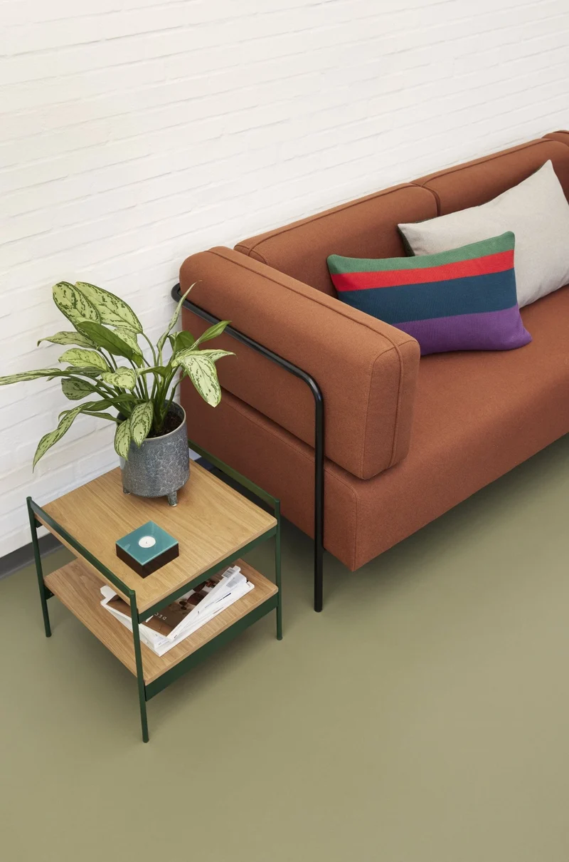 Table d'appoint en bois et métal vert Jaunty - Hübsch