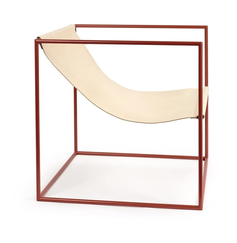 Fauteuil en métal rouge et cuir beige 62x62x61cm Solo Seat - valerie_objects