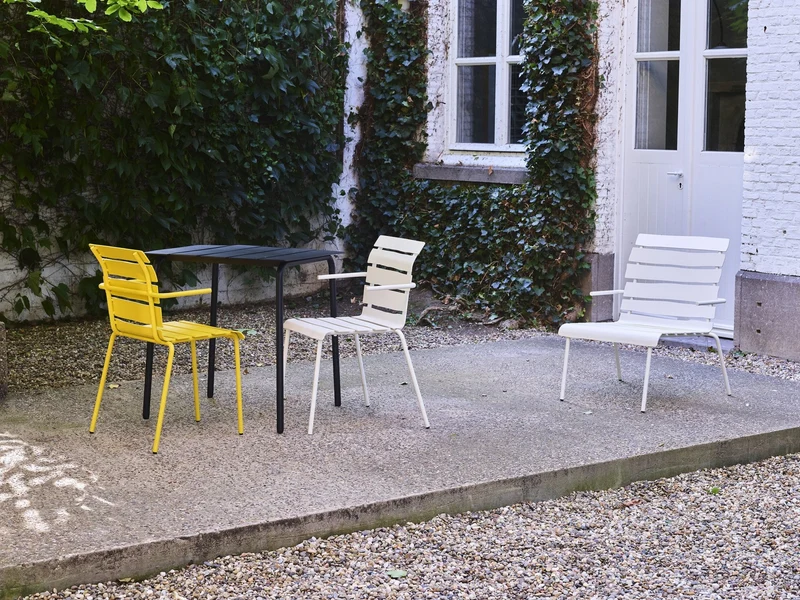 Chaise avec accoudoirs de jardin en métal blanc 56x55x82cm - valerie_objects