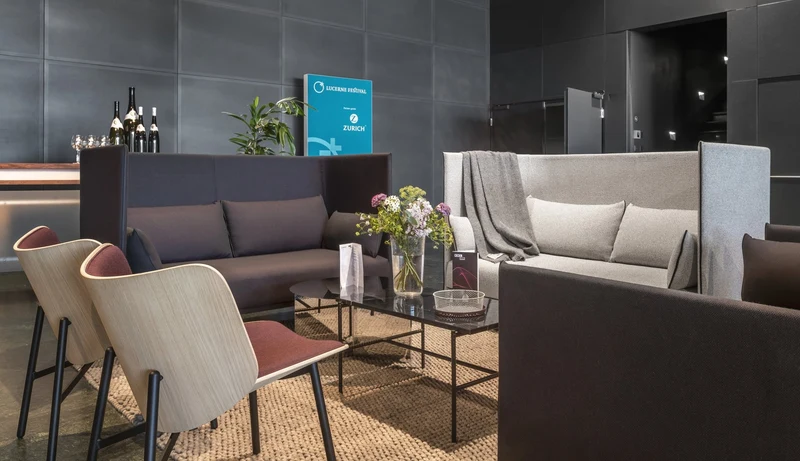 Fauteuil en chêne naturel et tissus coda 100 pieds acier noir Dapper - HAY