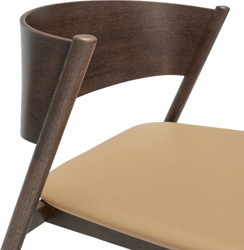 Fauteuil en chêne foncé et cuir marron Oblique - Hübsch