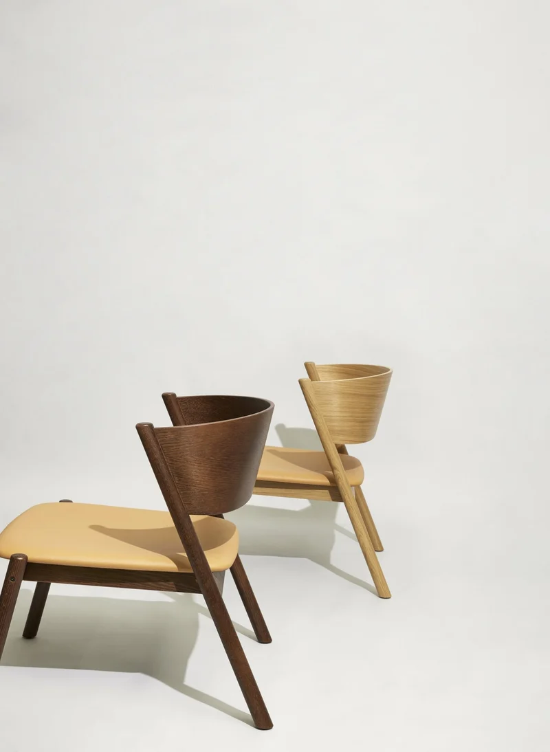 Fauteuil en chêne foncé et cuir marron Oblique - Hübsch