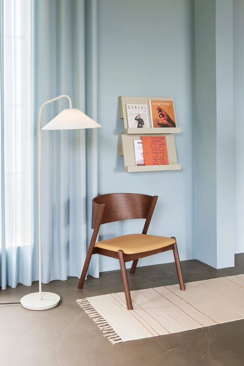 Fauteuil en chêne foncé et cuir marron Oblique - Hübsch