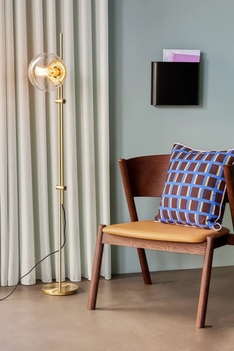 Fauteuil en chêne foncé et cuir marron Oblique - Hübsch