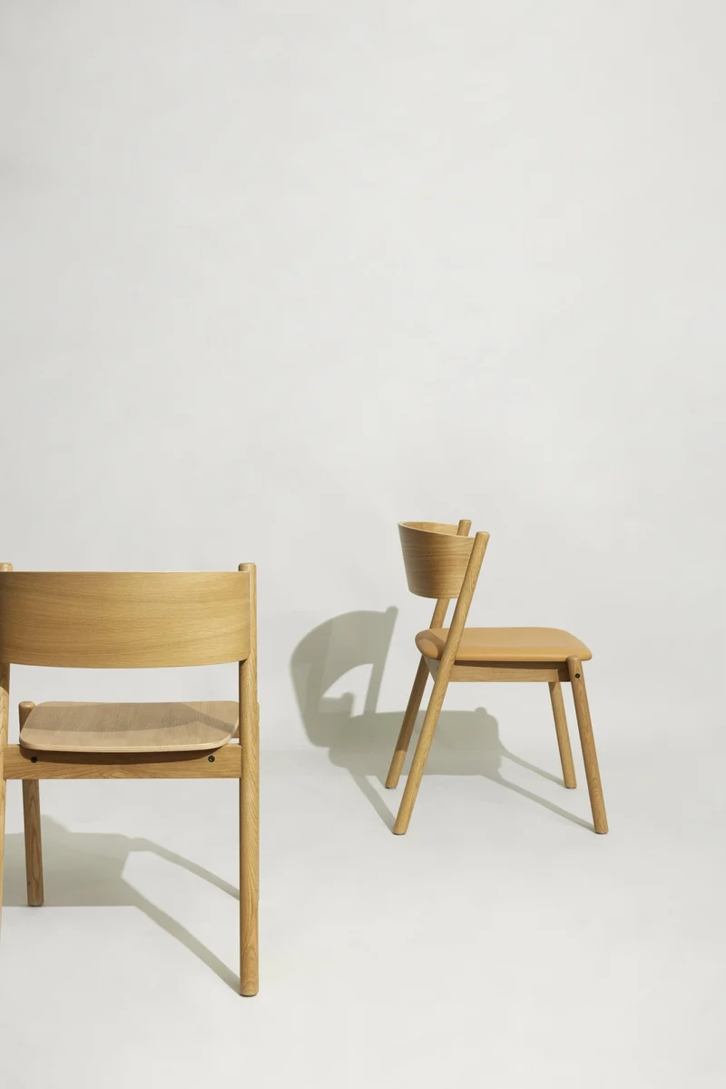 Chaise en chêne naturel Oblique - Hübsch