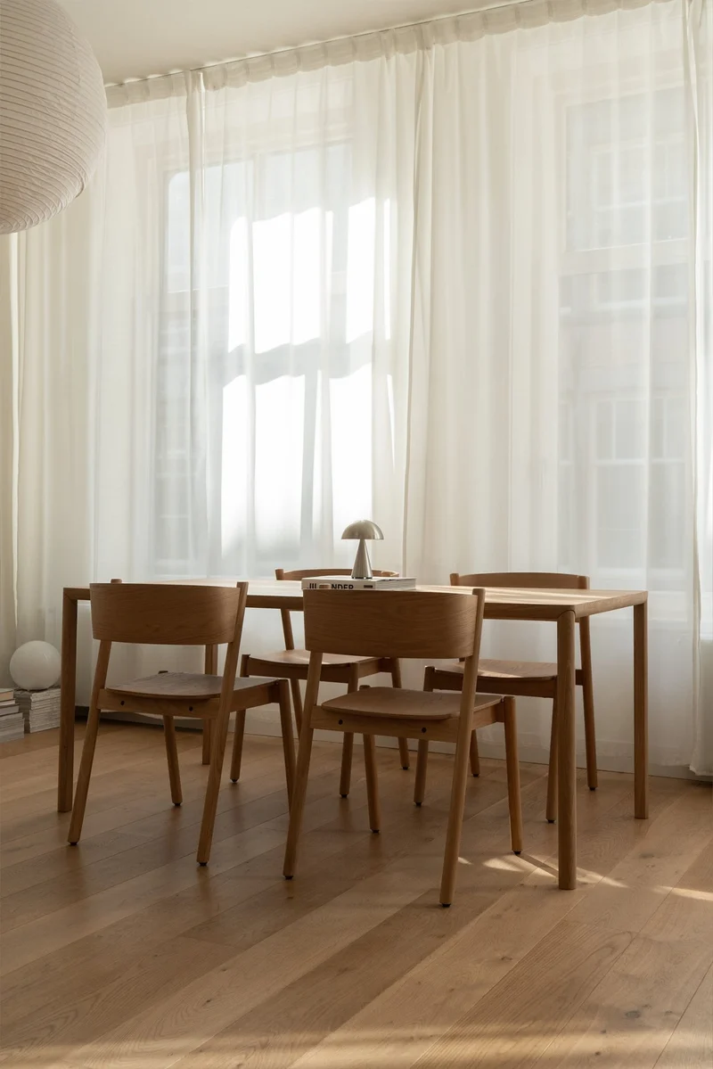 Chaise en chêne naturel Oblique - Hübsch