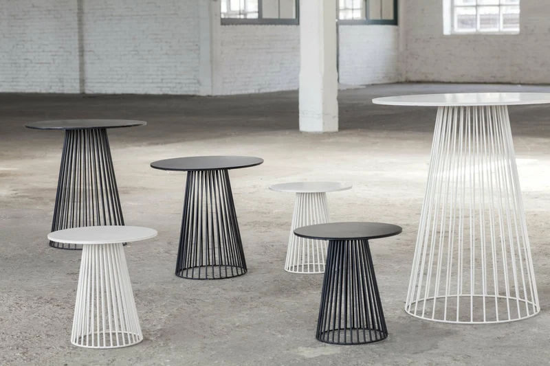 Table d'appoint ronde et noire en métal 60cm x 65cm Garbo - Serax