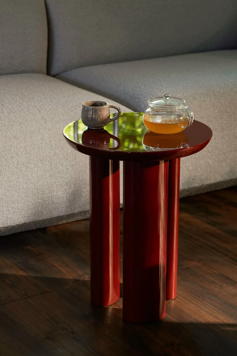 Table d'appoint laquée bordeaux Tung JA3 - &tradition