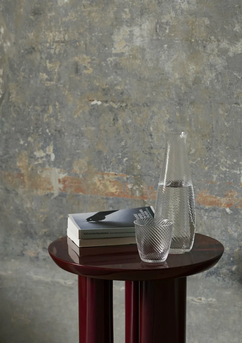 Table d'appoint laquée bordeaux Tung JA3 - &tradition