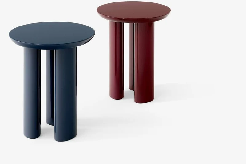 Table d'appoint laquée bleue Tung JA3 - &tradition