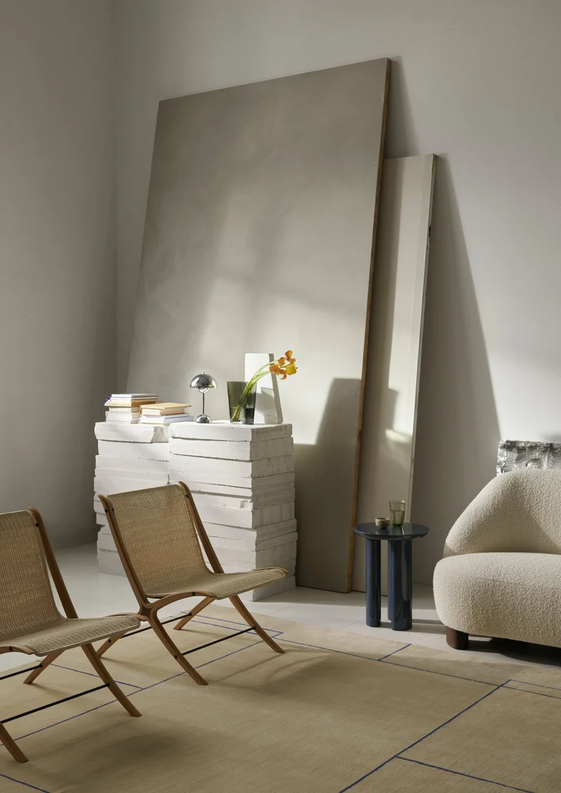 Table d'appoint laquée bleue Tung JA3 - &tradition