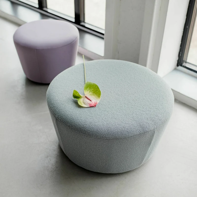 Pouf large en cuir noir Naïve - Emko