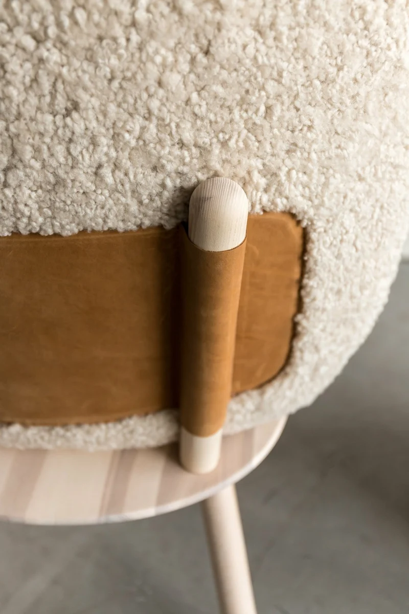 Fauteuil en frêne et laine de mouton Naïve - Emko