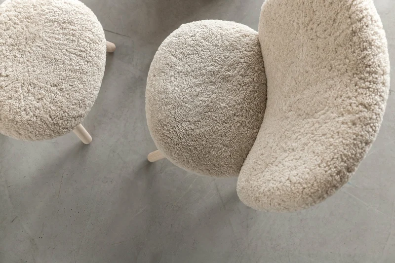 Fauteuil en frêne et laine de mouton Naïve - Emko