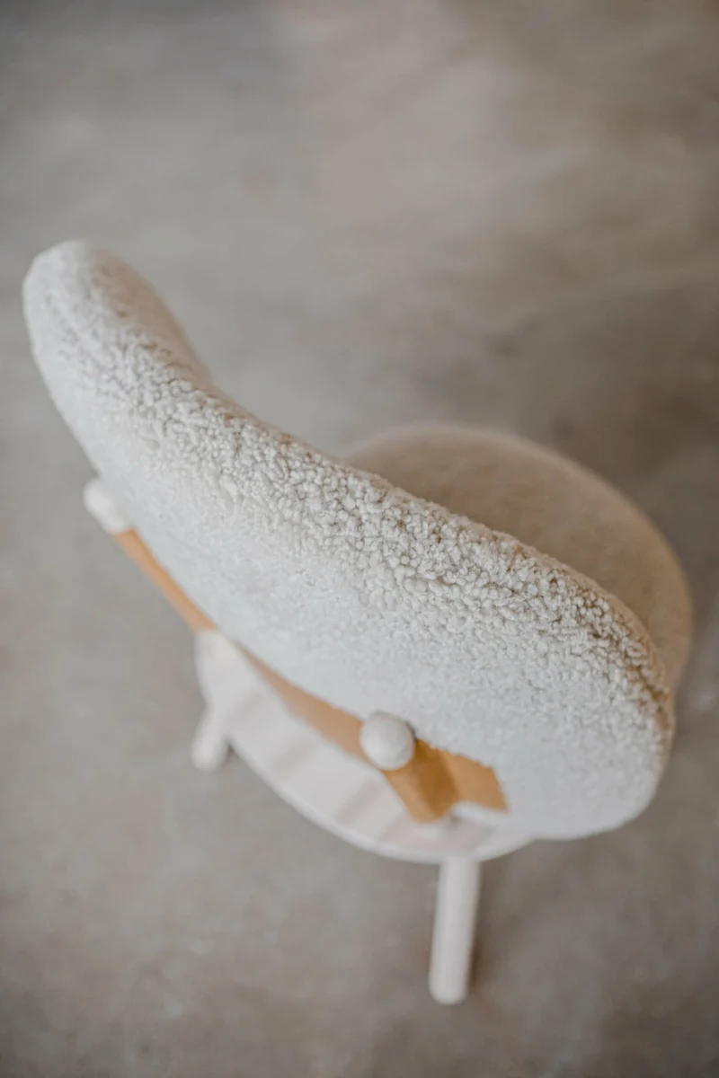 Fauteuil en frêne et laine de mouton Naïve - Emko