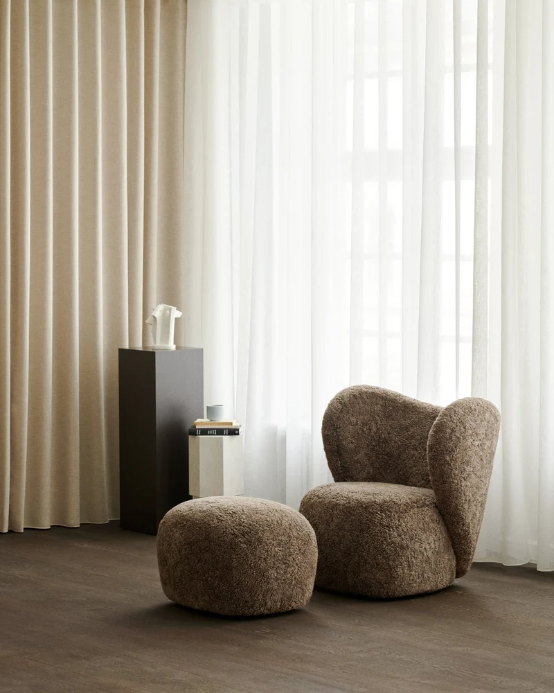Fauteuil pivotant en peau de mouton sahara Little Big Chair - NORR11
