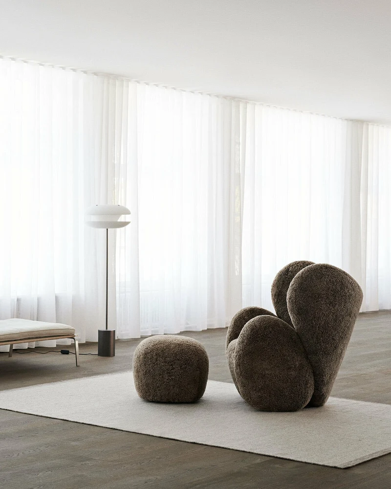Fauteuil pivotant en peau de mouton sahara Little Big Chair - NORR11