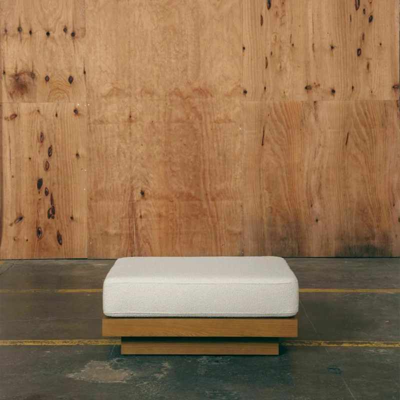 Pouf d'extérieur en Iroko et bouclette Crème Georges - Gabrielle Paris