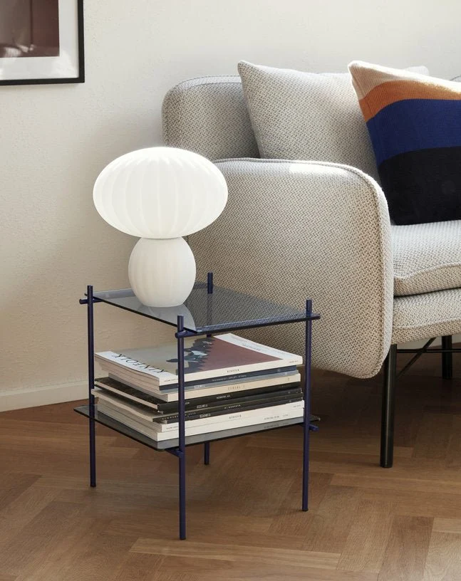 Table d'appoint en verre et fer bleu Niche Square - Hübsch