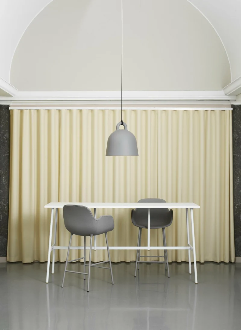 Table de bar en stratifié et laiton blanc 190 x 90 cm Union blanc - Normann Copenhagen
