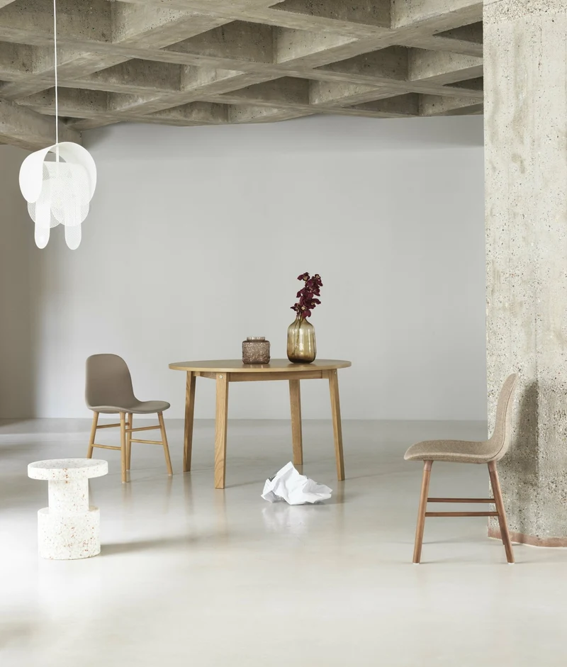 Table à manger carrée en chêne et lino gris 120 x 120 cm Form - Normann Copenhagen