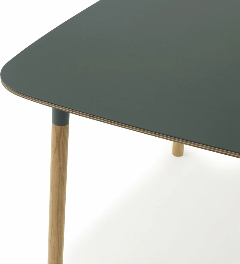 Table à manger carrée en chêne et lino vert 120 x 120 cm Form - Normann Copenhagen