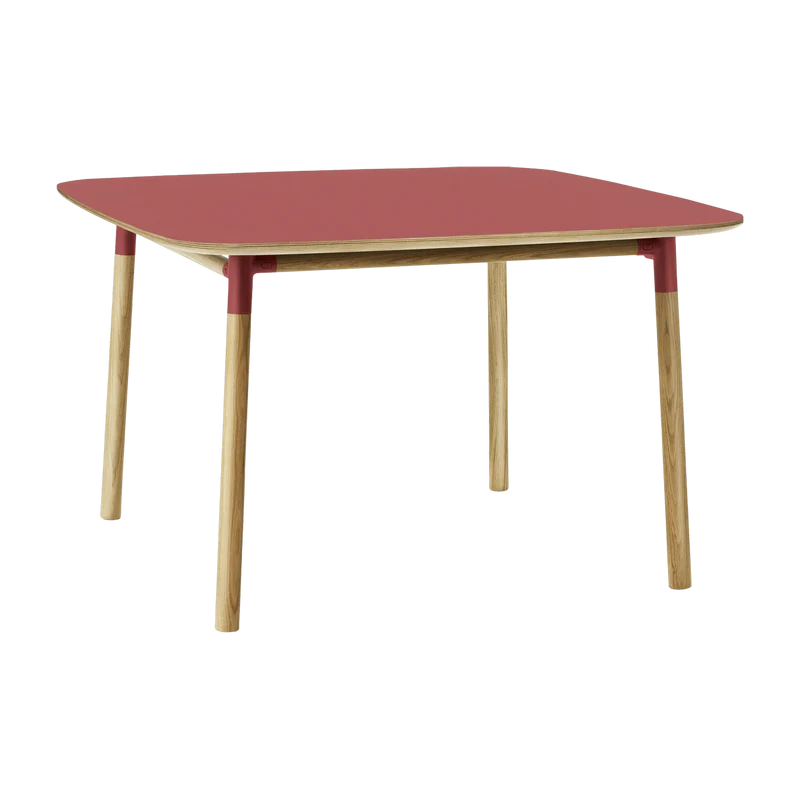 Table à manger carrée en chêne et lino rouge 120 x 120 cm Form - Normann Copenhagen