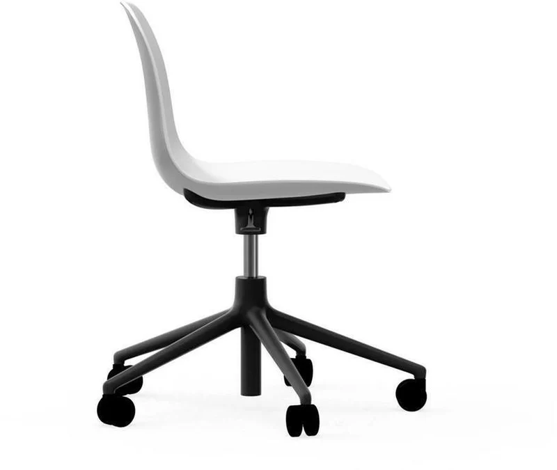 Chaise de bureau réglable à roulettes en pp blanche et base noire Swivel 5W blanc - Normann Copenhagen