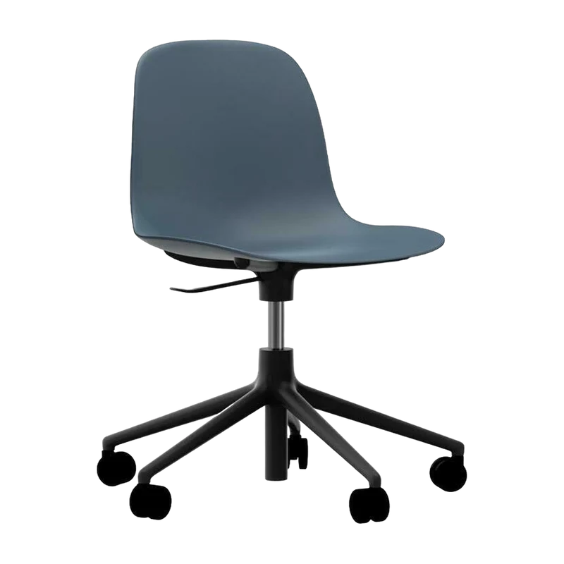 Chaise de bureau réglable à roulettes en pp bleue et noire Swivel 5W bleu - Normann Copenhagen