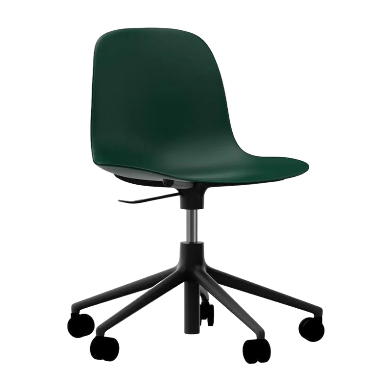 Chaise de bureau réglable à roulettes en pp verte et base noire Swivel 5W vert - Normann Copenhagen