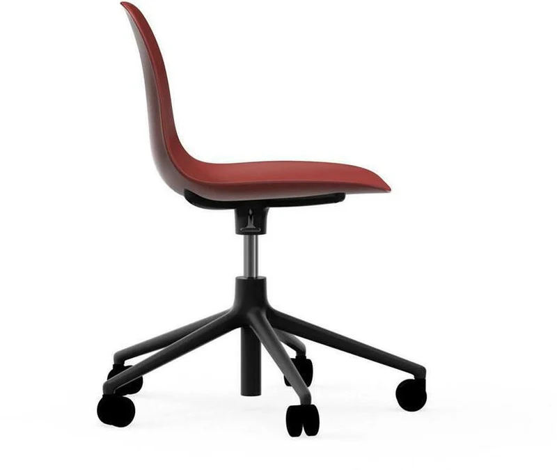 Chaise de bureau réglable à roulettes en pp rouge et noire Swivel 5W rouge - Normann Copenhagen
