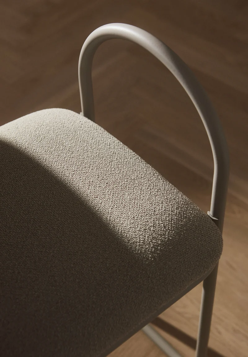 Chaise en bouclé taupe 37 x 39 cm Angui - AYTM