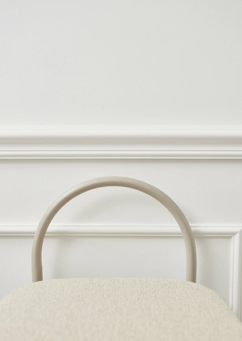 Chaise en bouclé taupe 37 x 39 cm Angui - AYTM