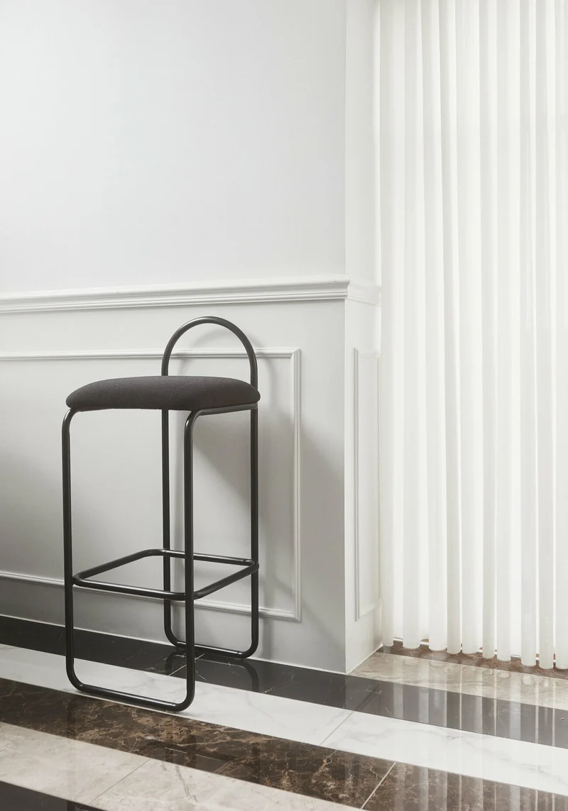 Chaise de bar en bouclé gris anthracite 37 x 39 x 92 cm Angui - AYTM
