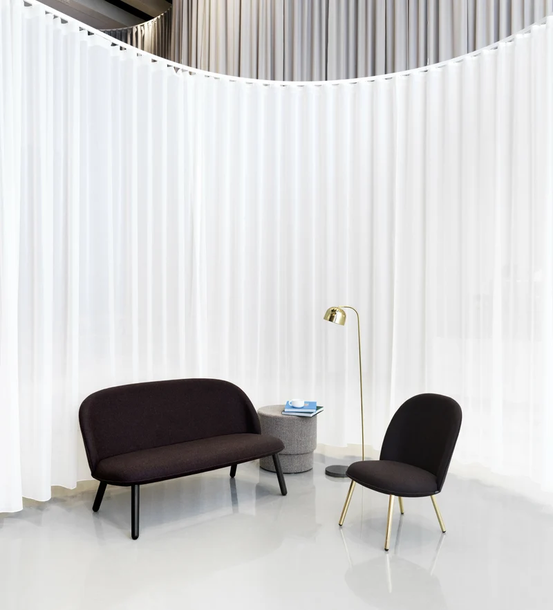 Canapé en cuir noir et pieds en chêne noir 145 cm Ace - Normann Copenhagen