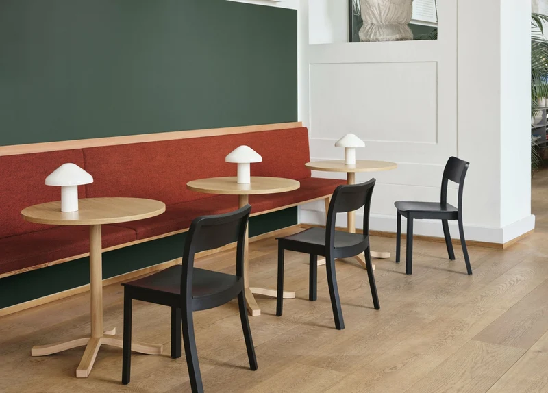 Chaise en noyer noire Pastis - Hay