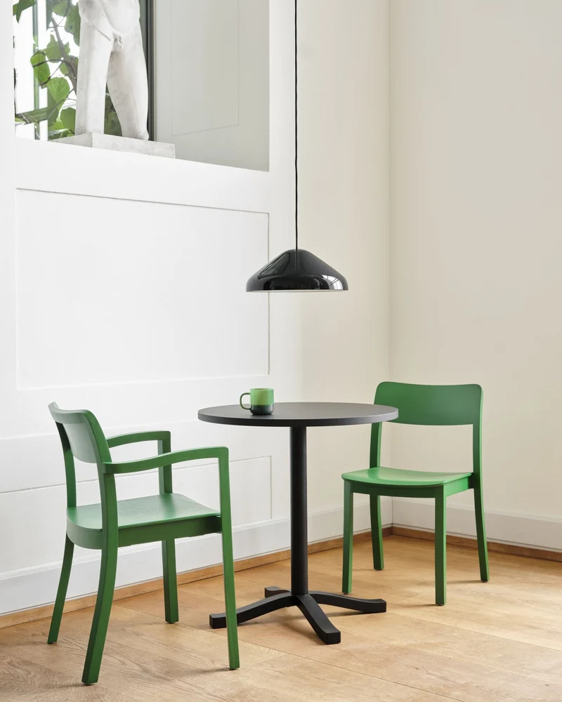 Chaise en frêne avec accoudoirs verte Pastis - Hay