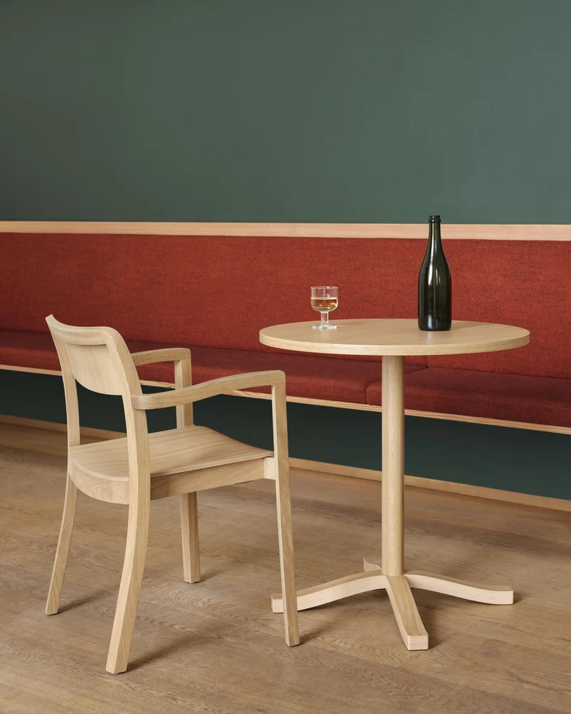 Chaise en frêne avec accoudoirs verte Pastis - Hay